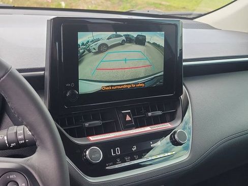 Used 2024 Toyota Corolla Cross LE FWD image 11