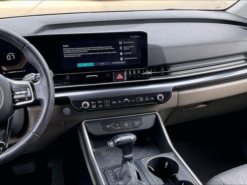 Used 2025 Kia Carnival image 6