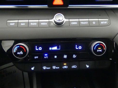 Used 2025 Hyundai Elantra SEL FWD image 17