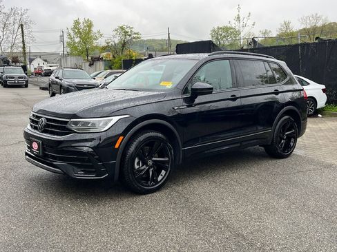 Used 2024 Volkswagen Tiguan SE R-Line AWD/4WD image 5