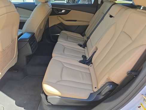 Used 2023 Audi Q7 Premium Plus image 18