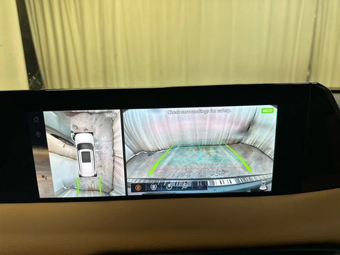 New 2025 Nissan Armada SL w/ Captain's Chari Seat Package image 15