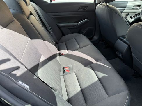 Used 2023 Nissan Altima 2.5 SV image 4