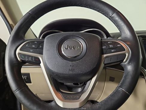 Used 2014 Jeep Grand Cherokee Limited w/ Luxury Group II image 21