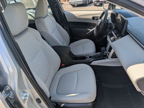 Used 2025 Toyota Corolla Cross L FWD image 8