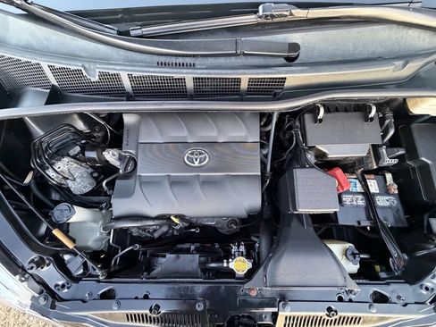 Used 2015 Toyota Sienna LE image 18