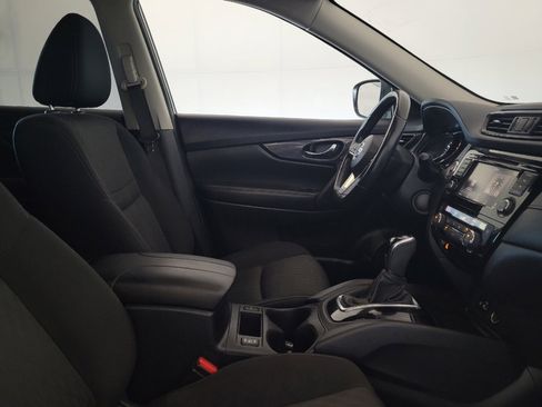Used 2020 Nissan Rogue SV FWD image 21