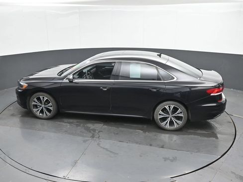 Used 2022 Volkswagen Passat 2.0T SE FWD image 30