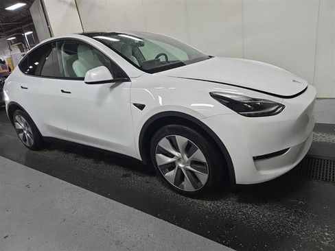 Used 2023 Tesla Model Y Long Range image 5