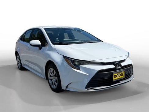 Used 2023 Toyota Corolla LE image 7