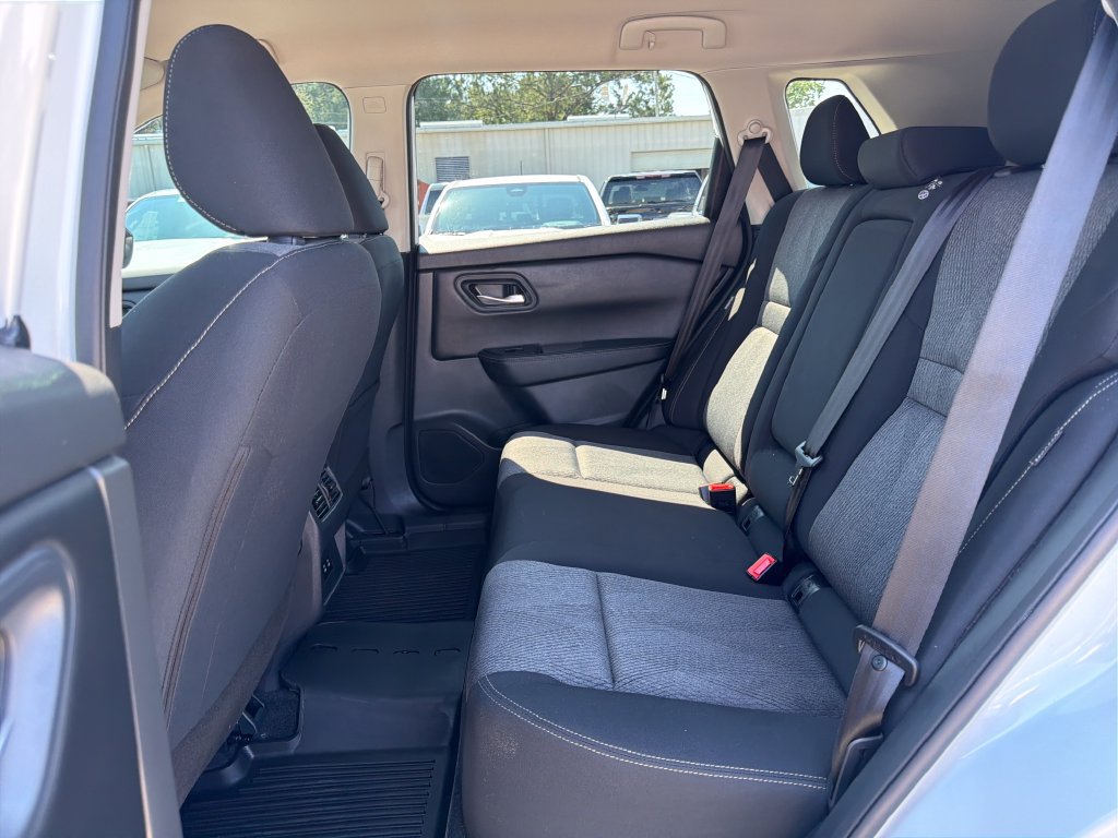 Certified 2026 Nissan Rogue SV FWD image 25