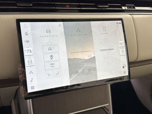 New 2026 Land Rover Range Rover SE image 13