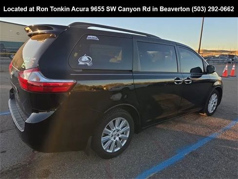 Used 2017 Toyota Sienna XLE Premium w/ Protection Package image 6