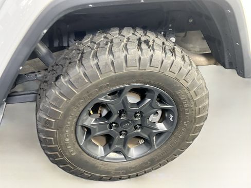 Used 2023 Jeep Gladiator Willys image 28