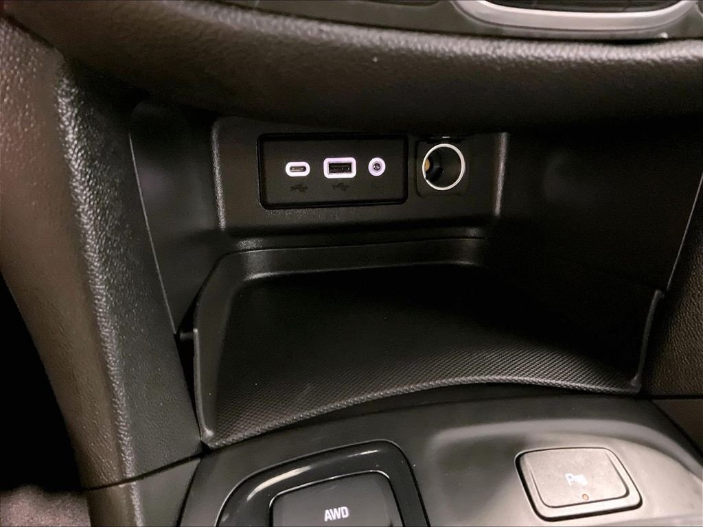 Used 2023 Chevrolet Equinox RS AWD/4WD image 27