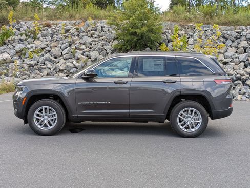 New 2025 Jeep Grand Cherokee Laredo X w/ Luxury Tech Group I image 8