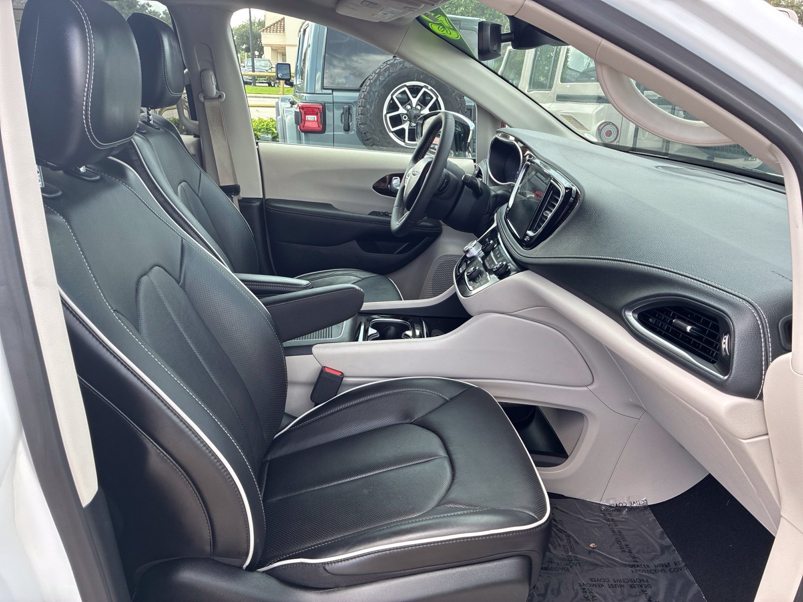 Certified 2023 Chrysler Pacifica Limited AWD/4WD image 13