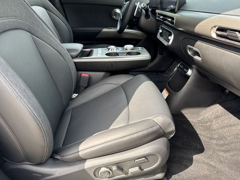 Used 2025 Genesis GV60 RWD image 13