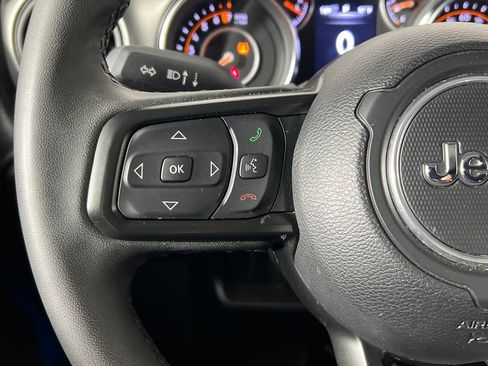 Used 2023 Jeep Gladiator Sport image 7