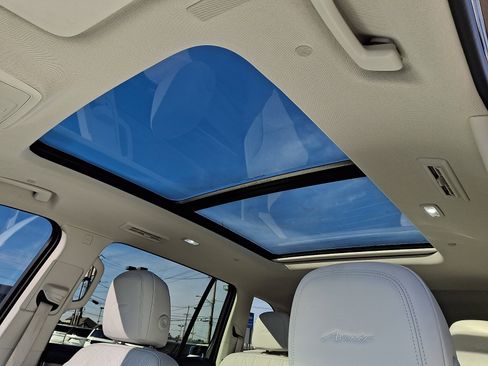 Certified 2025 Buick Enclave Avenir w/ Super Cruise Package image 14