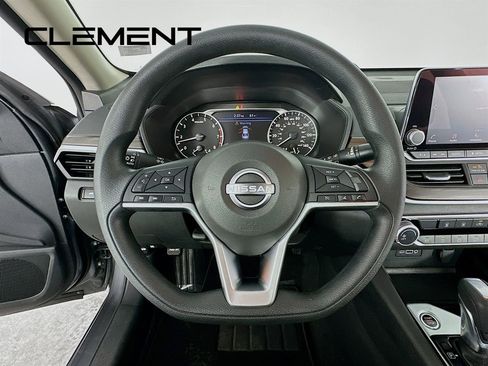 Used 2024 Nissan Altima 2.5 SV image 15