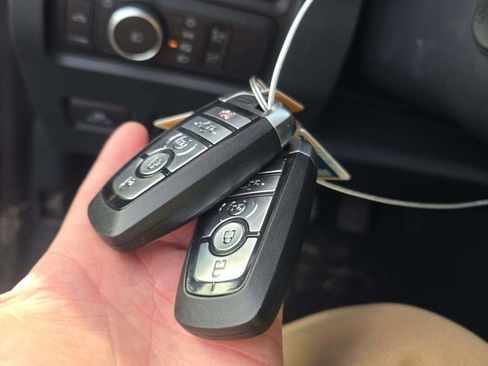 Used 2023 Ford F250 Platinum image 23