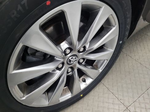 Used 2015 Toyota Camry XLE image 31