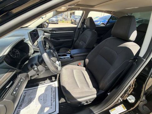 Used 2023 Nissan Altima 2.5 SV w/ SV Premium Package FWD image 4
