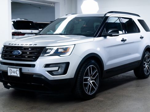 Used 2017 Ford Explorer Sport w/ Equipment Group 401A image 3