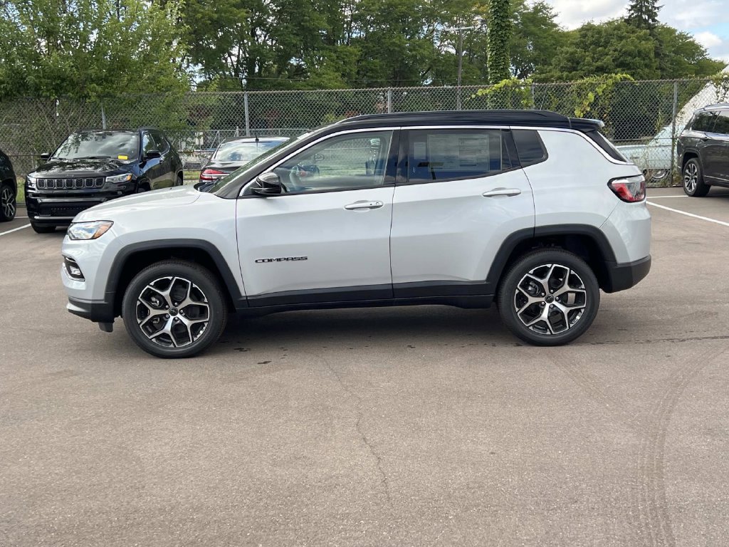 Used 2026 Jeep Compass Limited AWD/4WD image 2