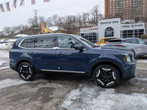 Used 2023 Kia Telluride S image 5