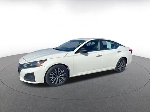 Used 2025 Nissan Altima 2.5 SV image 8