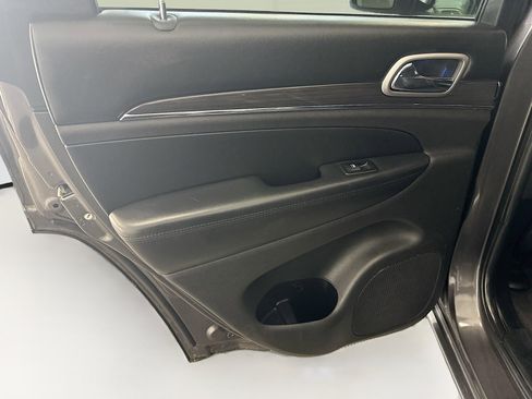 Used 2018 Jeep Grand Cherokee Overland image 28