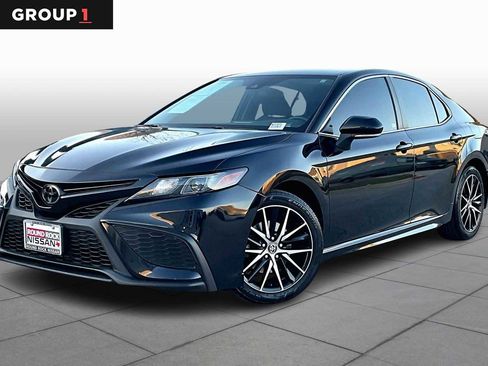 Used 2022 Toyota Camry SE image 1