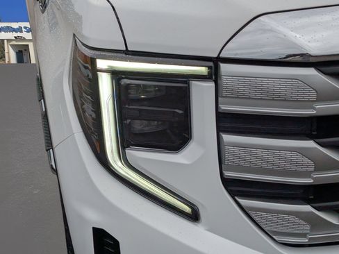 Used 2026 GMC Sierra 1500 SLE w/ X31 Off-Road Package AWD/4WD image 4