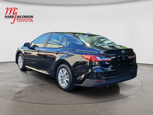 Used 2025 Toyota Camry LE FWD image 14