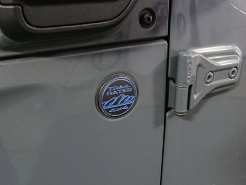 Used 2024 Jeep Wrangler Unlimited AWD/4WD image 7