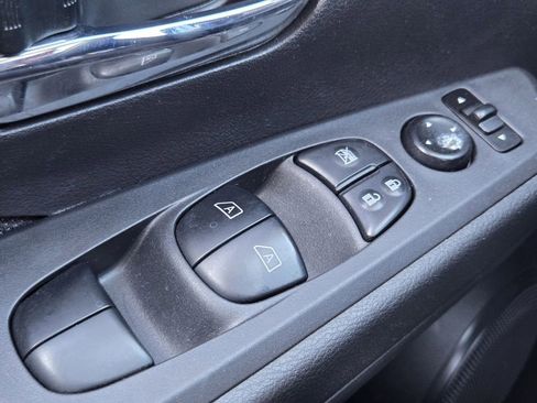 Used 2022 Nissan Kicks SV image 30