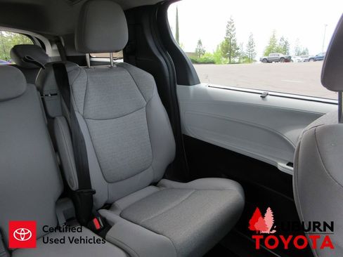 Used 2026 Toyota Sienna LE image 24