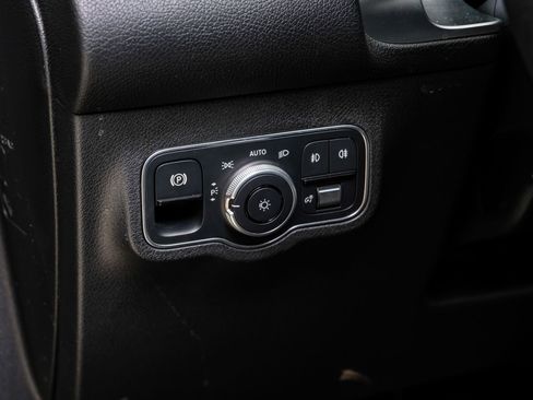 Used 2024 Mercedes-Benz GLB 250 w/ Exclusive Package image 30