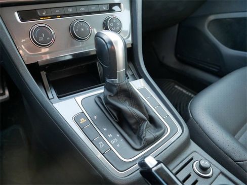 Used 2017 Volkswagen Golf Alltrack S image 30