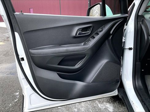 Used 2019 Chevrolet Trax LT image 21