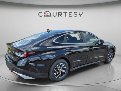 New 2026 Hyundai Sonata Blue FWD image 5