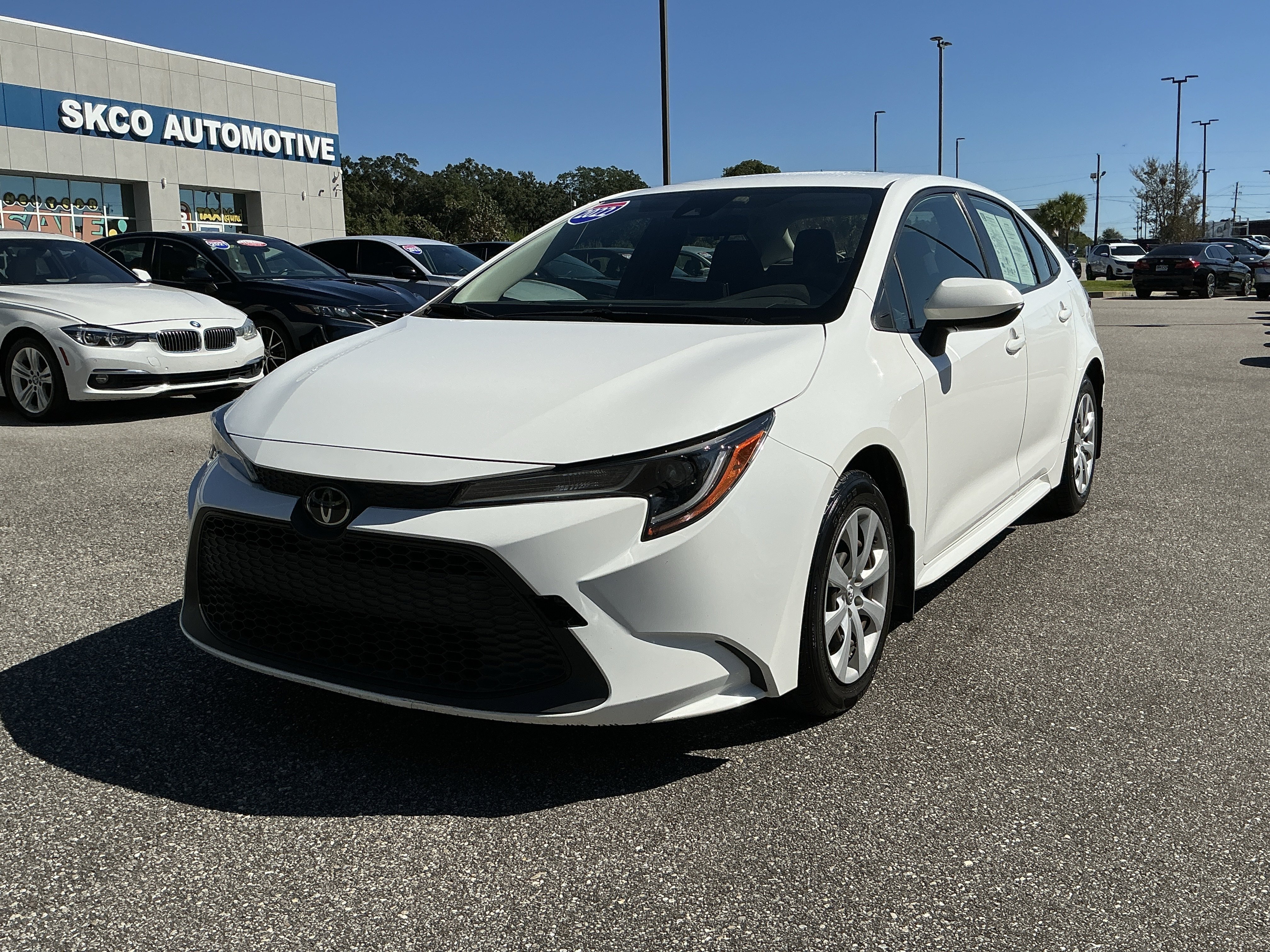 Used 2022 Toyota Corolla LE FWD image 1