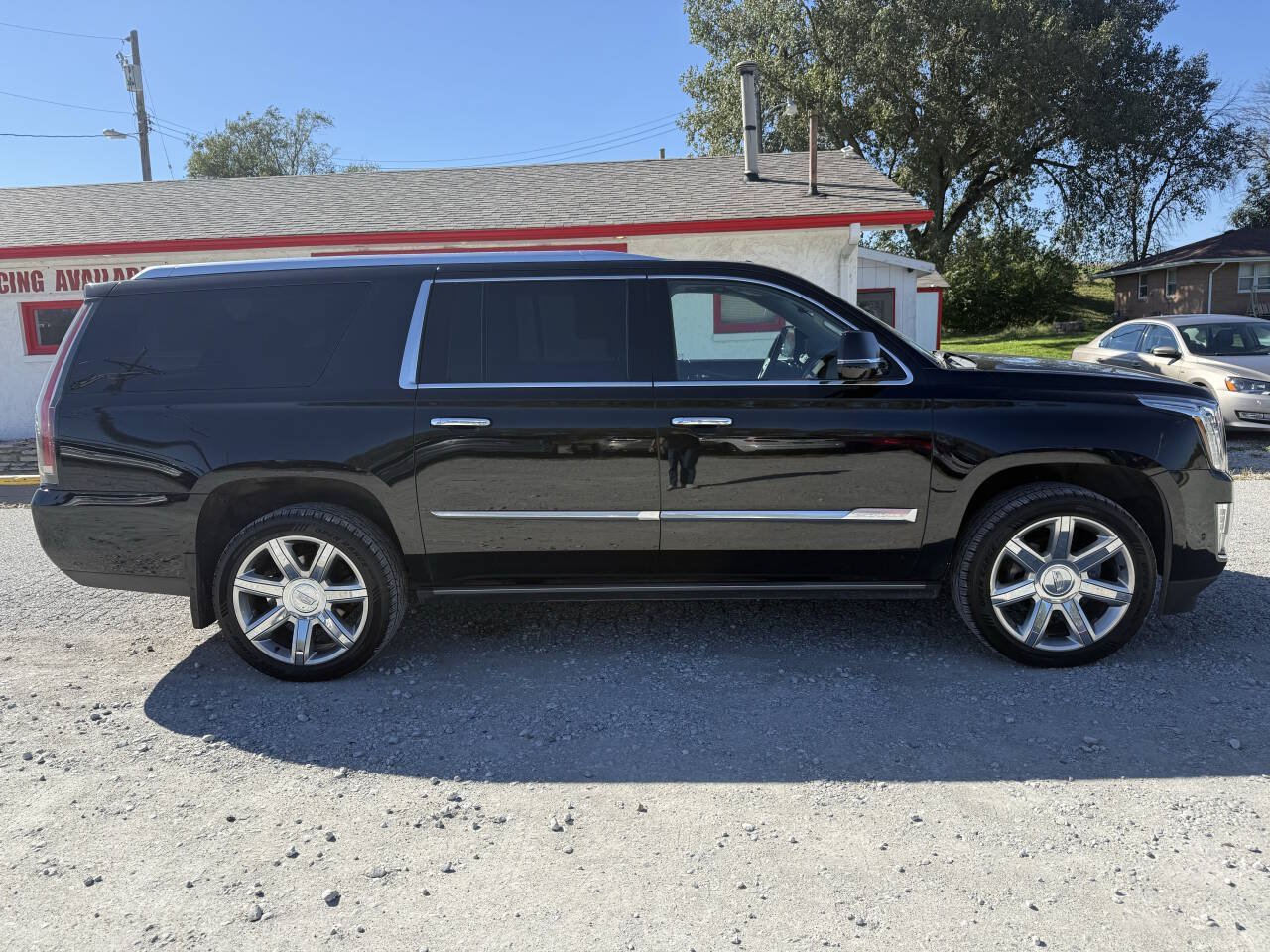Used 2017 Cadillac Escalade ESV Premium Luxury AWD/4WD image 5