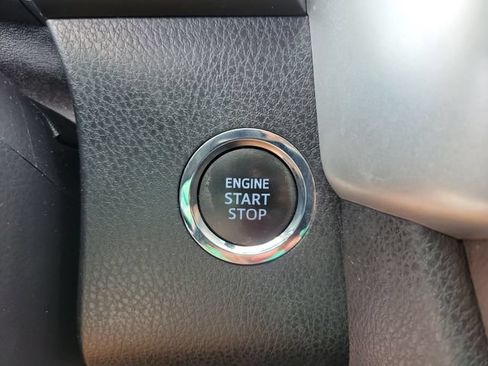 Used 2019 Toyota Highlander XLE FWD image 30