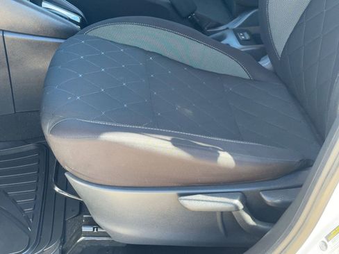 Used 2020 Nissan Kicks S image 14