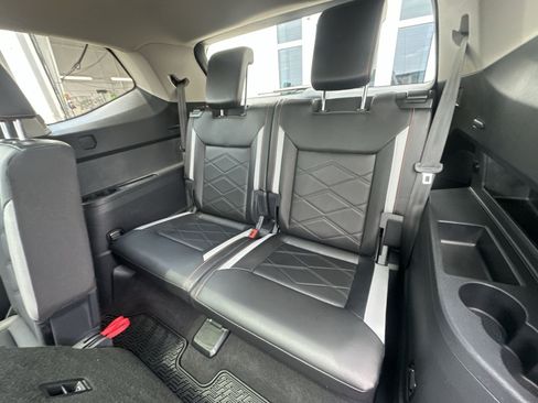 Used 2025 Volkswagen Atlas Peak Edition SE AWD/4WD image 33