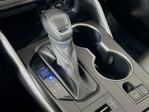 Used 2021 Toyota Highlander XLE image 17