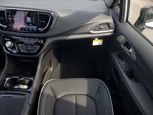 New 2026 Chrysler Pacifica Limited w/ S Appearance Package FWD image 18